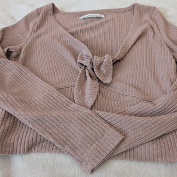3/$30 A&F long sleeve ribbed top - Picture 4 of 6